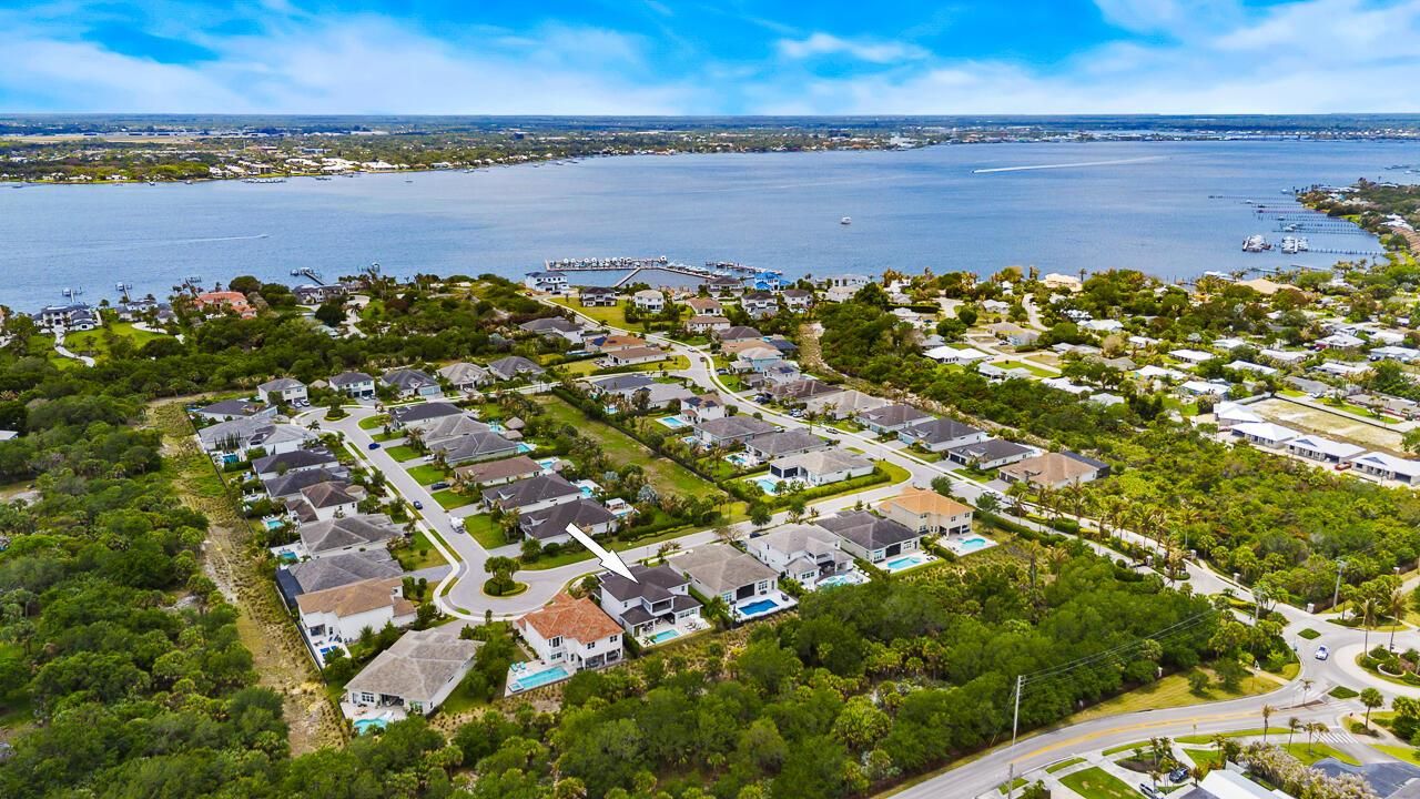 2465 NE Evinrude Circle-14