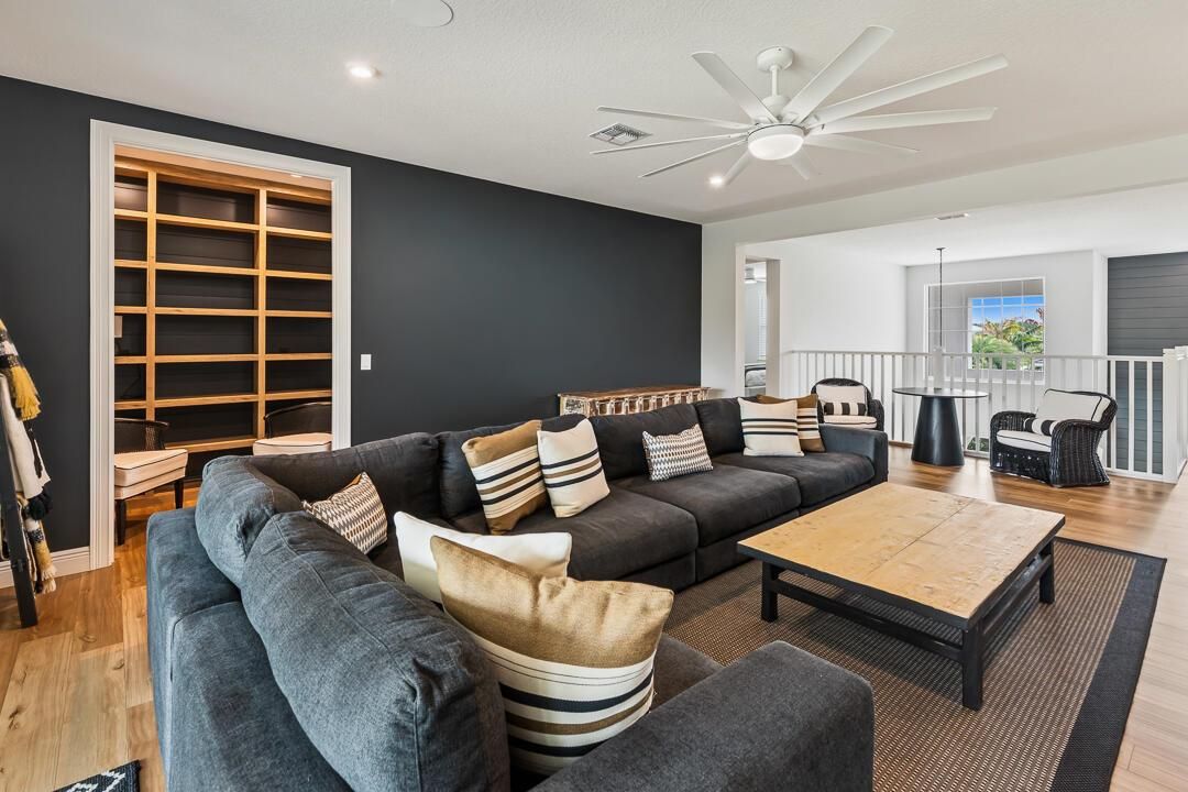 2465 NE Evinrude Circle-42
