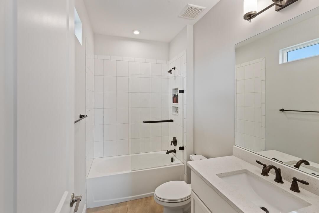 2465 NE Evinrude Circle-22