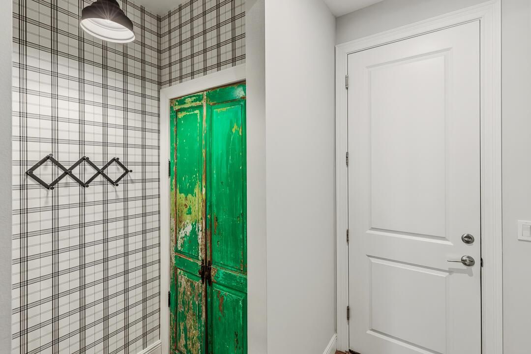 2465 NE Evinrude Circle-52