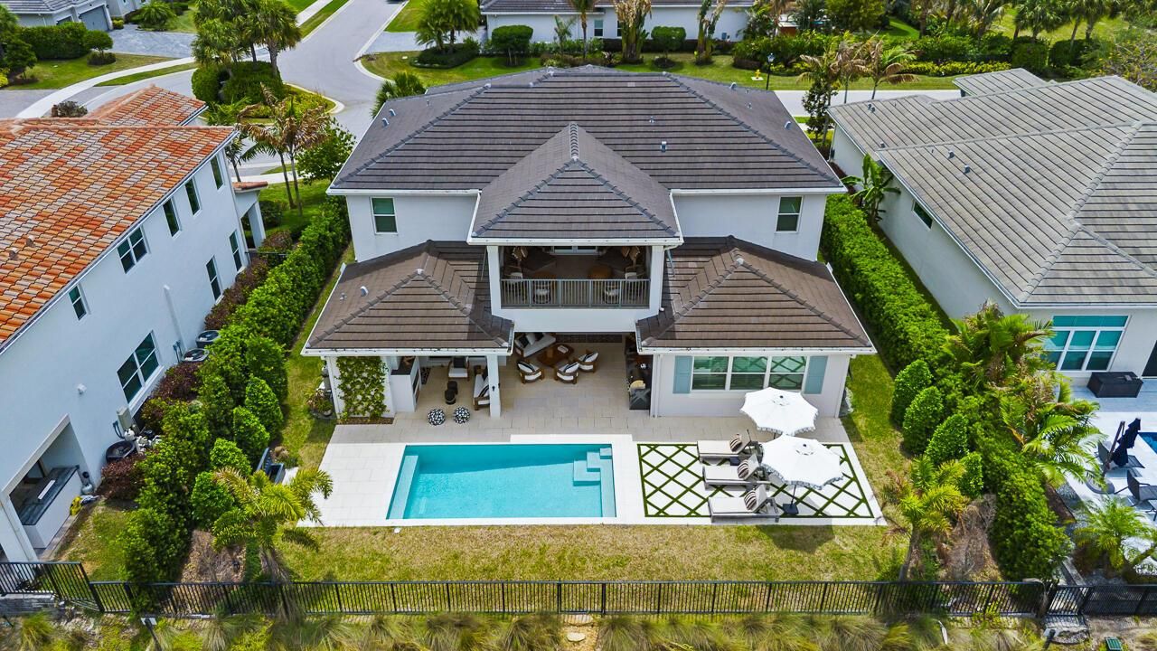 2465 NE Evirude Circle-101