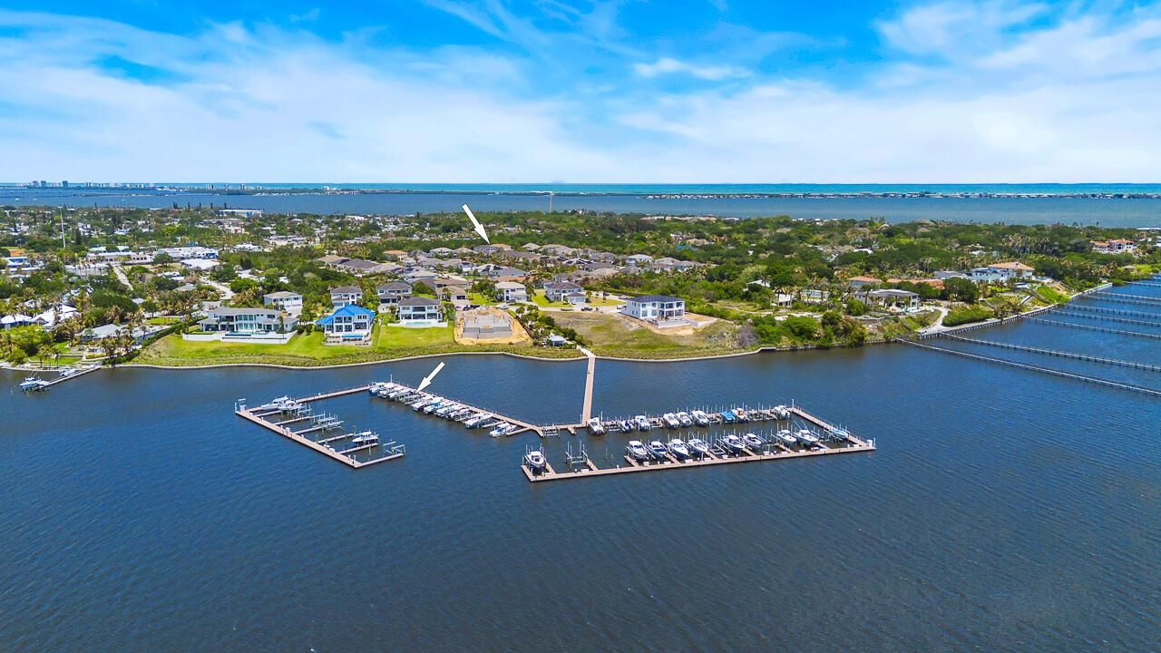 2465 NE Evinrude Circle-8