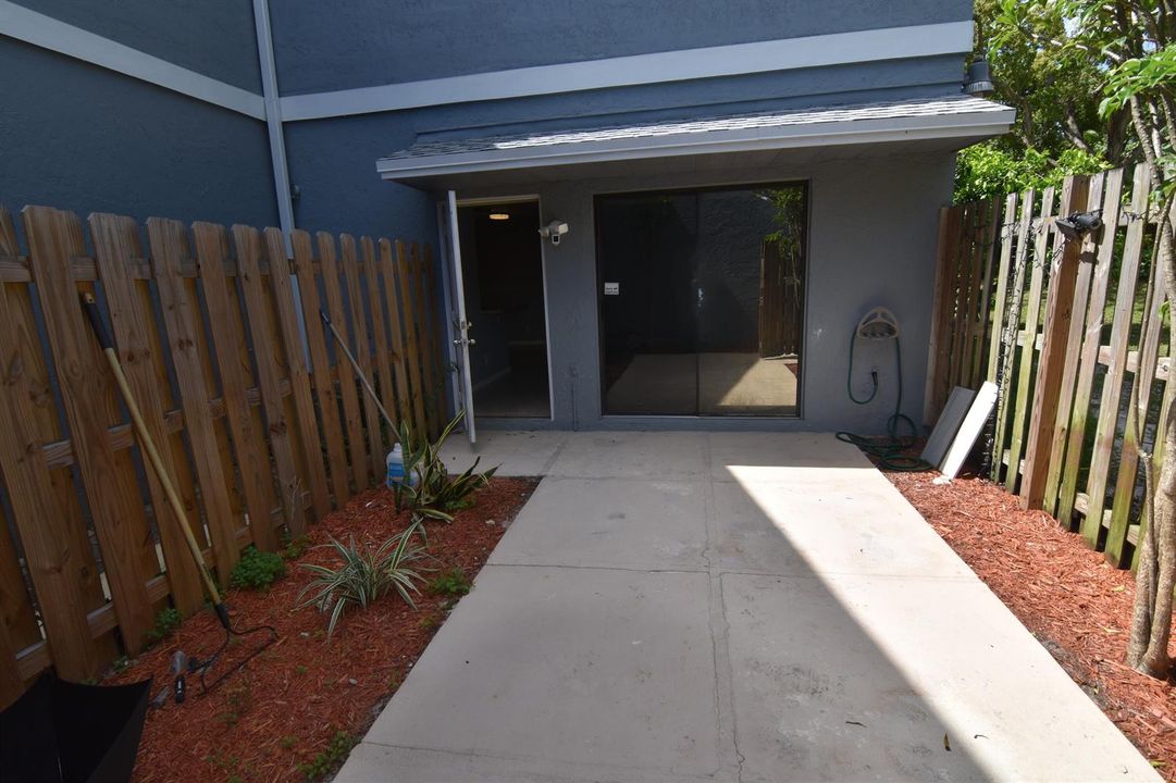 ENTRY & PATIO