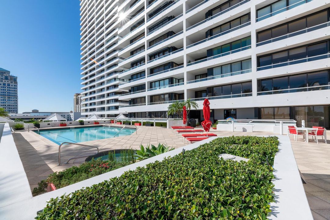 525 S Flagler Dr Unit 26h West-large-037