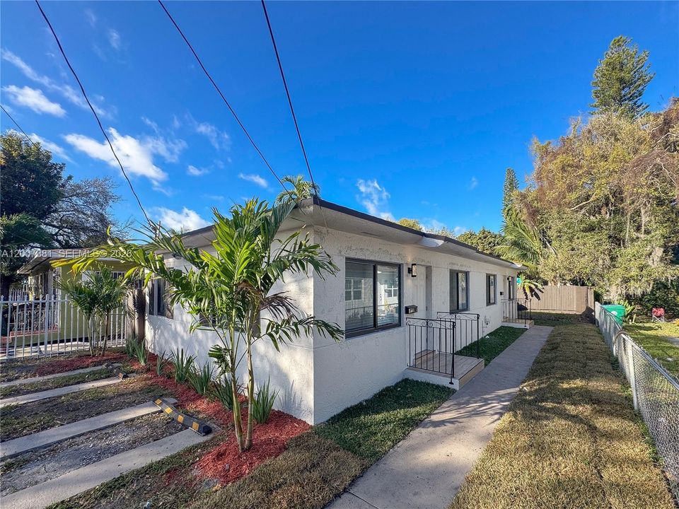 For Sale: $605,000 (0 beds, 0 baths, 1296 Square Feet)