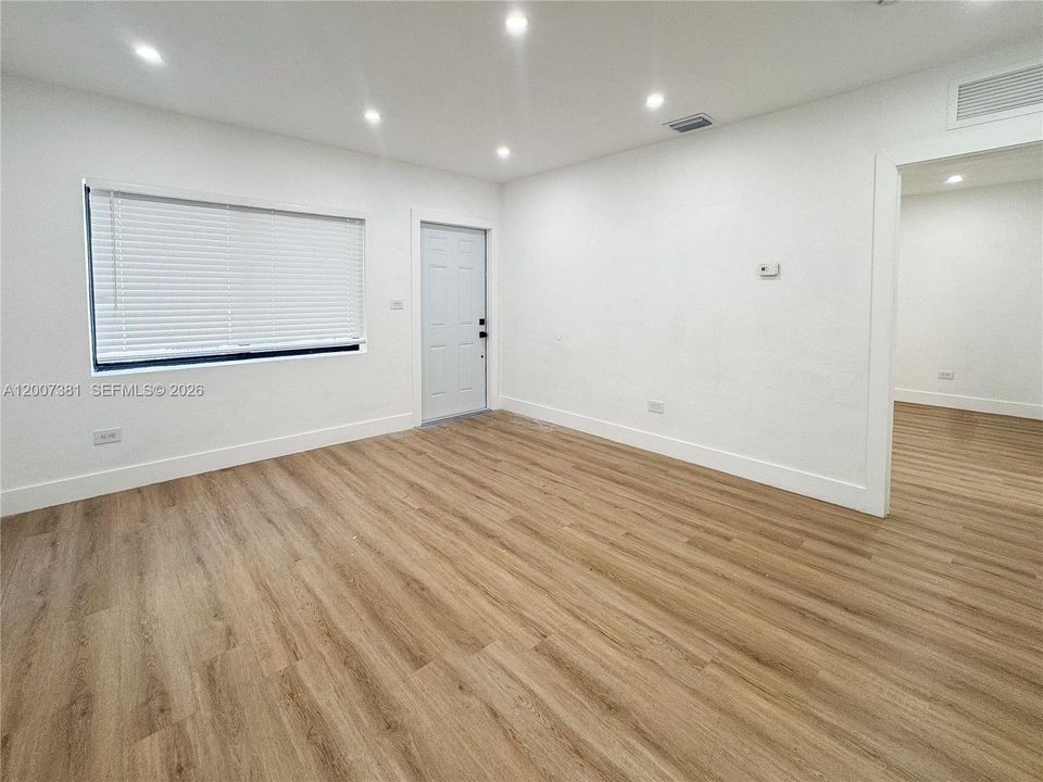 For Sale: $605,000 (0 beds, 0 baths, 1296 Square Feet)