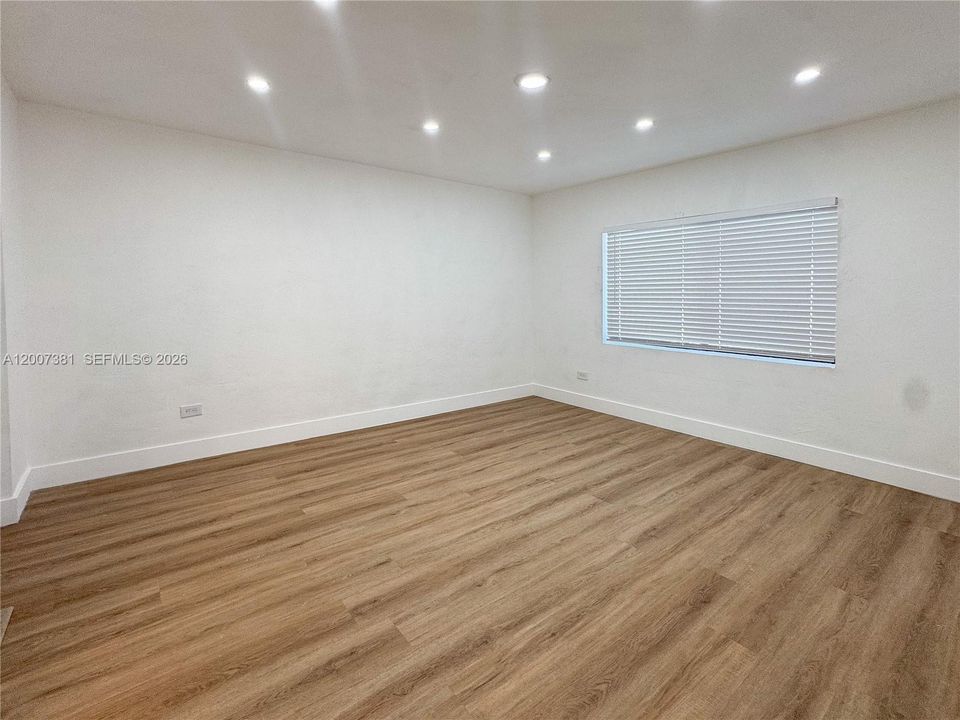 For Sale: $605,000 (0 beds, 0 baths, 1296 Square Feet)