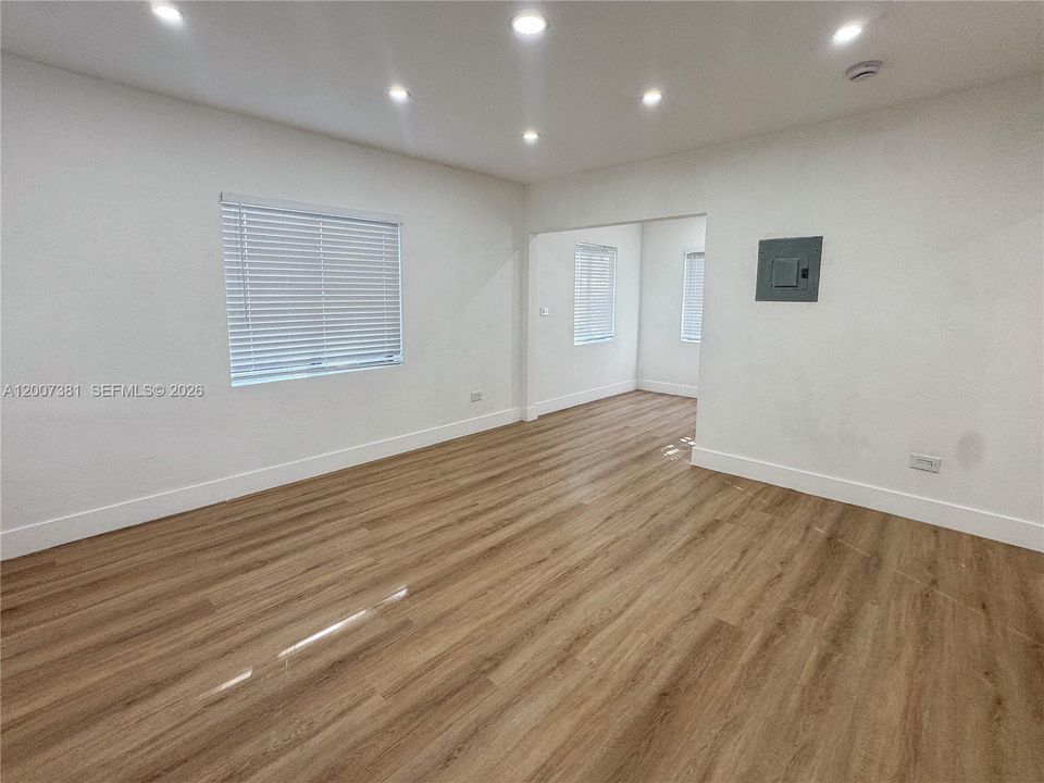 For Sale: $605,000 (0 beds, 0 baths, 1296 Square Feet)
