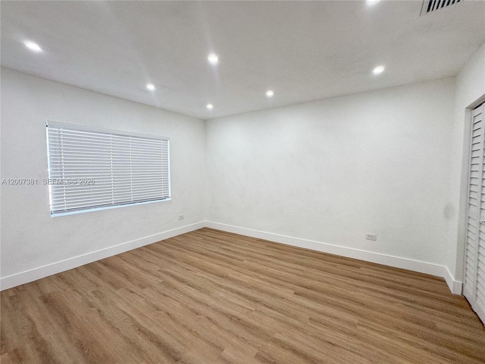 For Sale: $605,000 (0 beds, 0 baths, 1296 Square Feet)