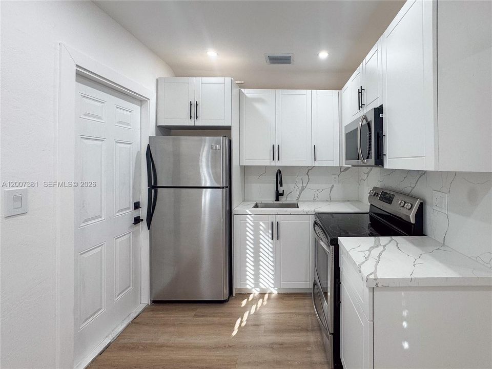 For Sale: $605,000 (0 beds, 0 baths, 1296 Square Feet)