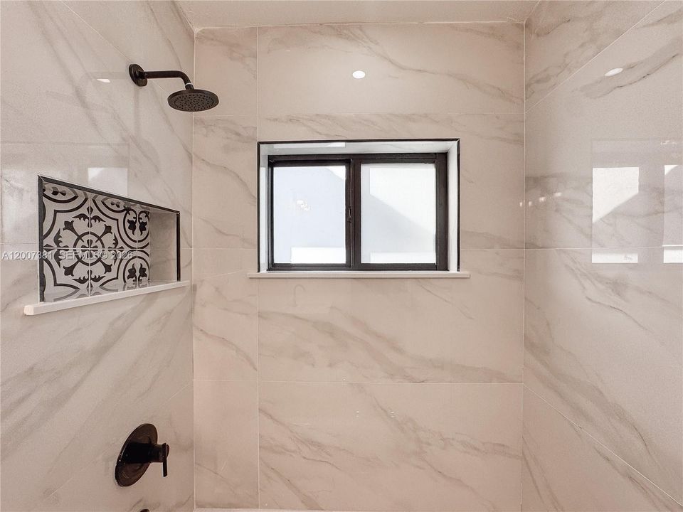 For Sale: $605,000 (0 beds, 0 baths, 1296 Square Feet)