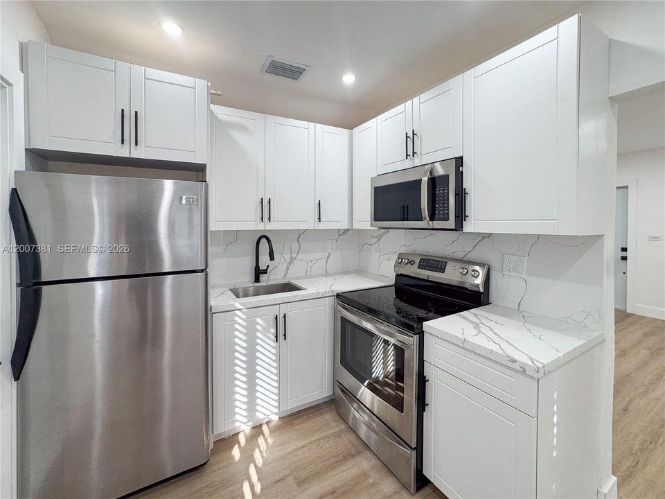 For Sale: $605,000 (0 beds, 0 baths, 1296 Square Feet)