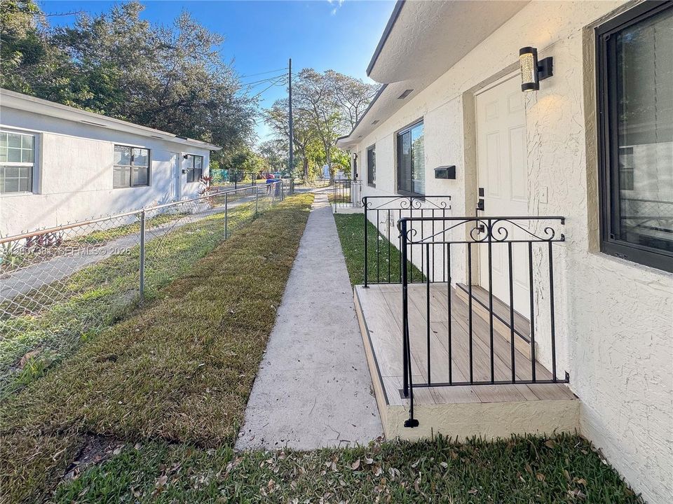 For Sale: $605,000 (0 beds, 0 baths, 1296 Square Feet)