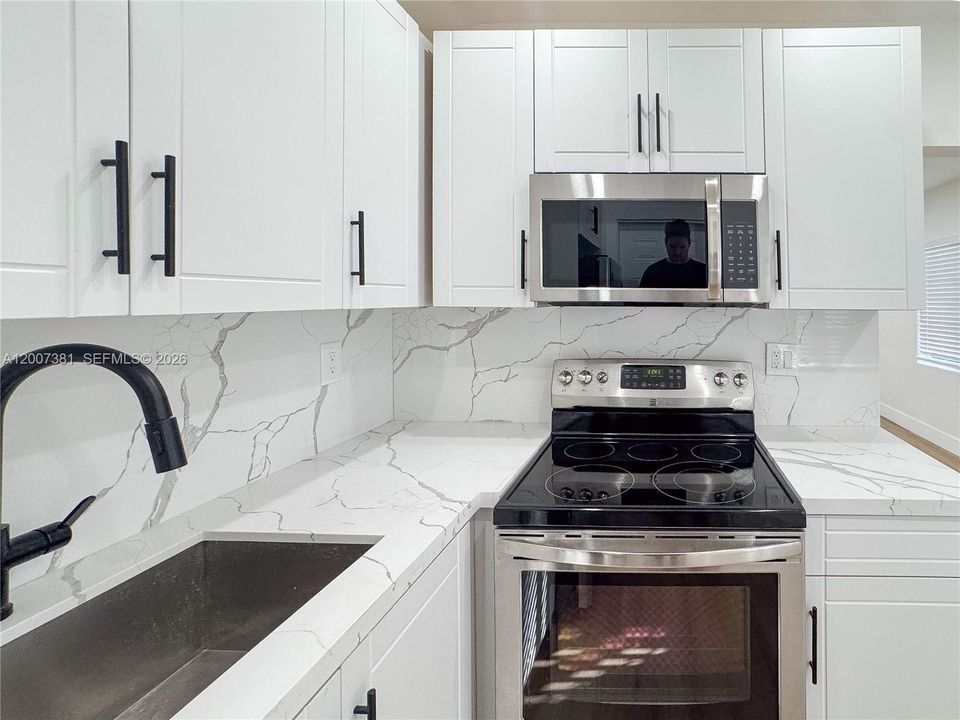 For Sale: $605,000 (0 beds, 0 baths, 1296 Square Feet)