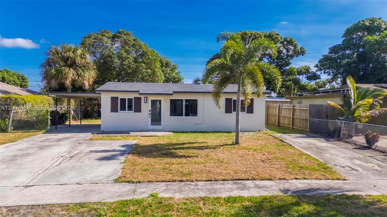 For Sale: $445,000 (3 beds, 2 baths, 828 Square Feet)