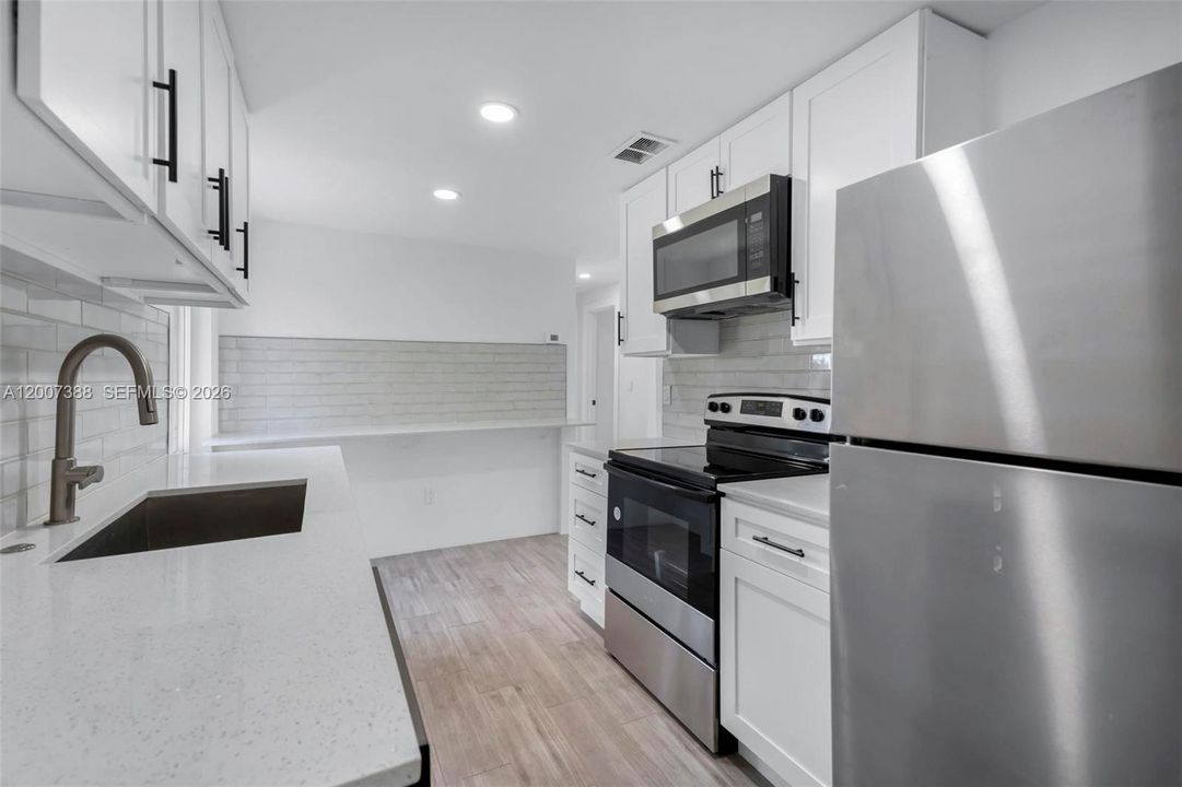 For Sale: $445,000 (3 beds, 2 baths, 828 Square Feet)