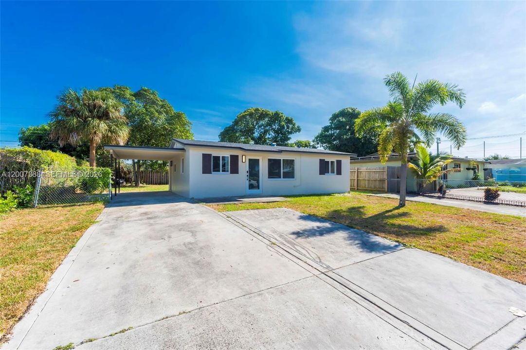 For Sale: $445,000 (3 beds, 2 baths, 828 Square Feet)