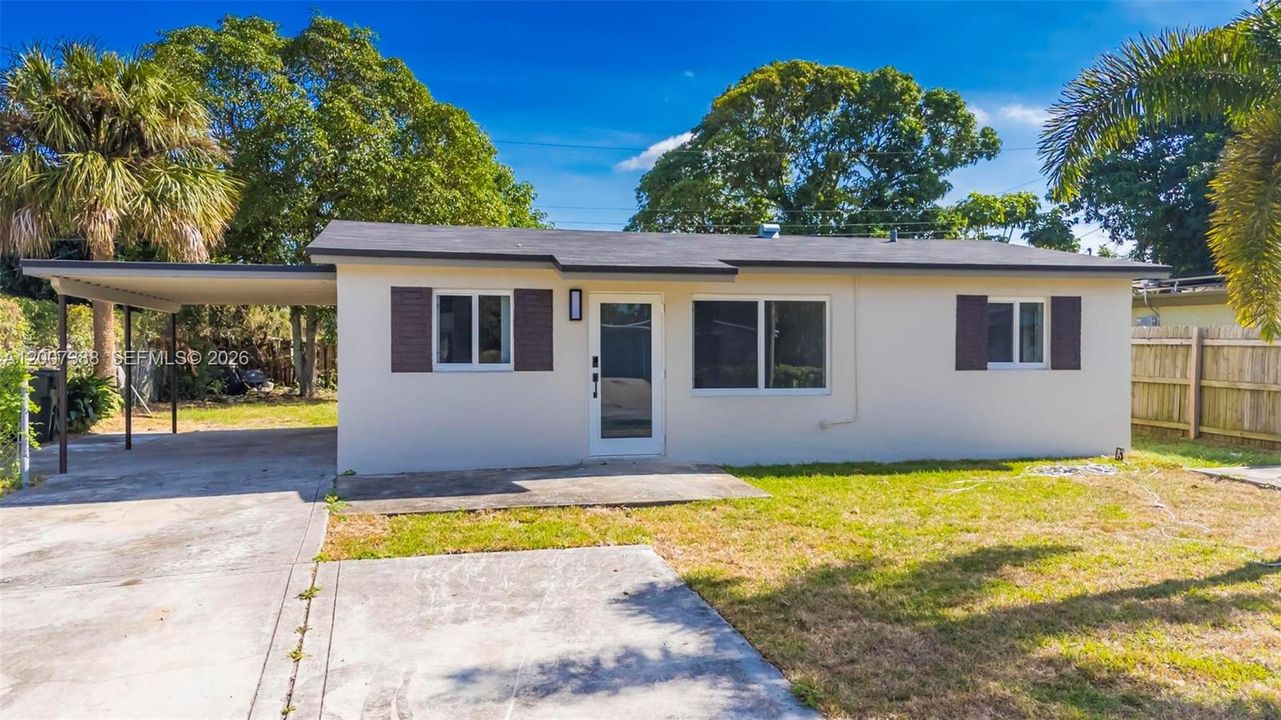 For Sale: $445,000 (3 beds, 2 baths, 828 Square Feet)