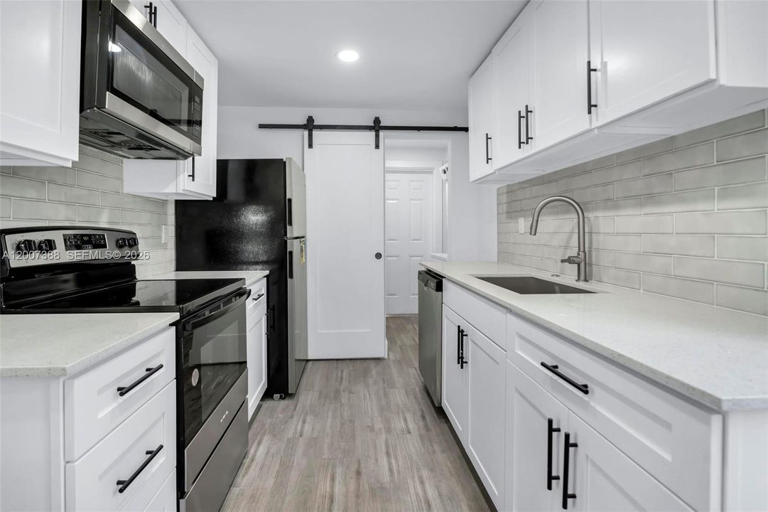 For Sale: $445,000 (3 beds, 2 baths, 828 Square Feet)