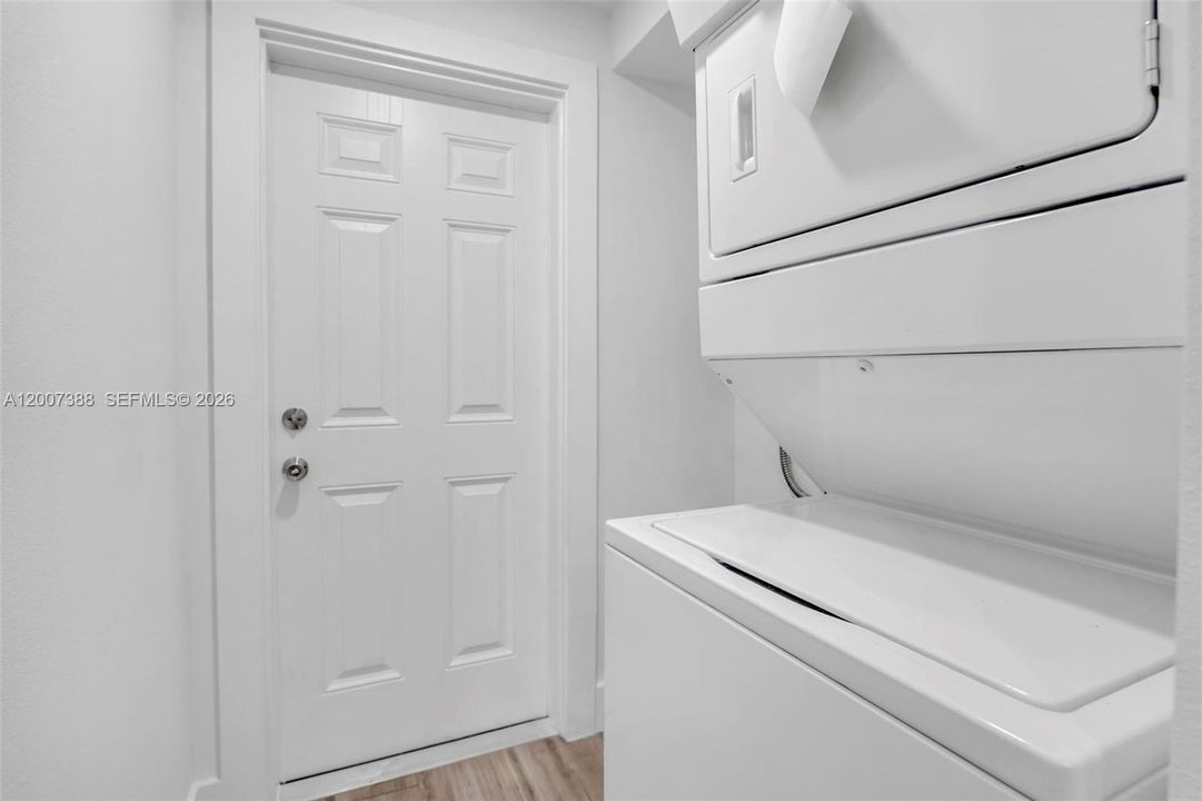 For Sale: $445,000 (3 beds, 2 baths, 828 Square Feet)