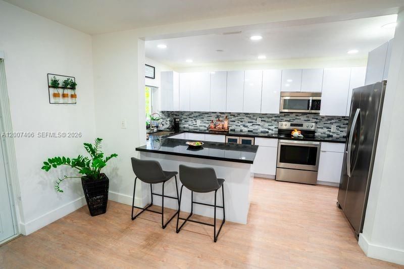 For Sale: $785,000 (3 beds, 2 baths, 1628 Square Feet)