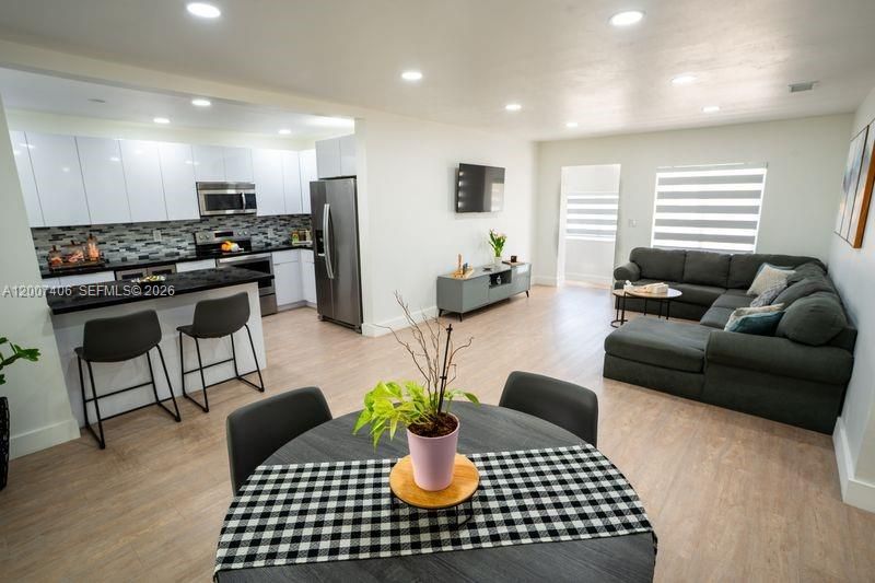 For Sale: $785,000 (3 beds, 2 baths, 1628 Square Feet)