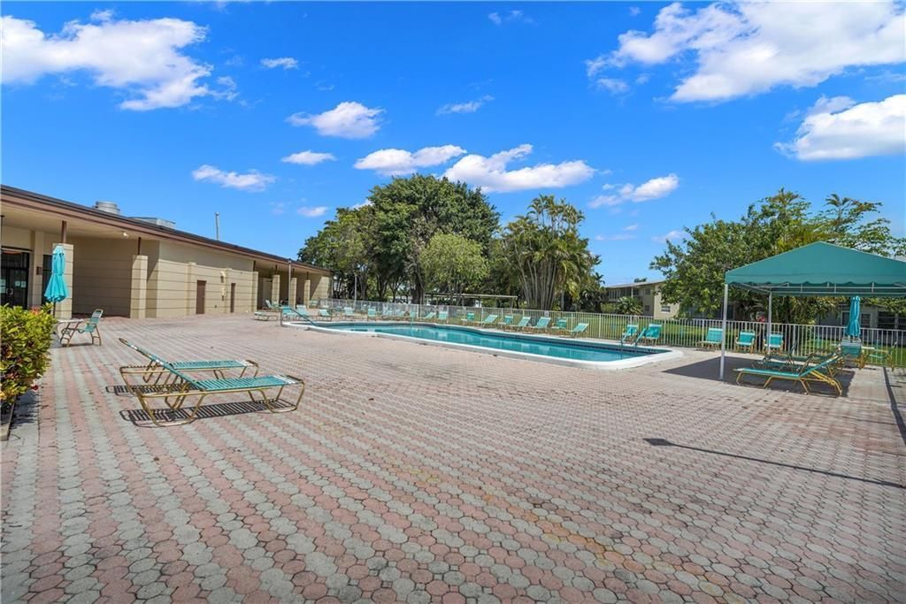 ORIOLE GARDENS ONE POOL2