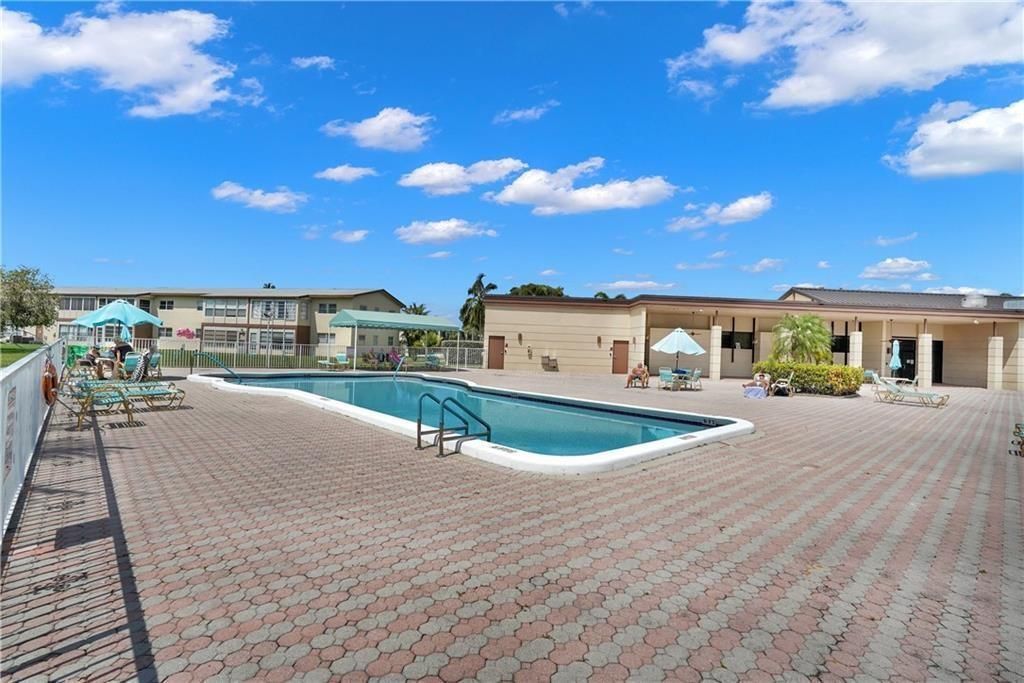 oriole gardens one pool1