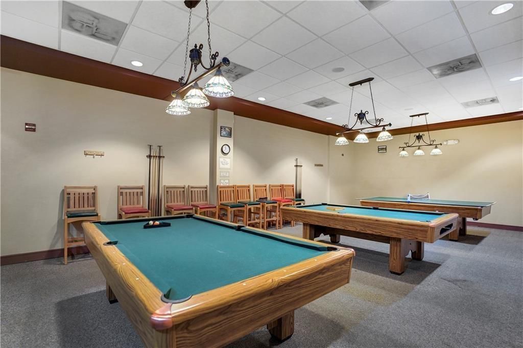 oriole gardens one pool table