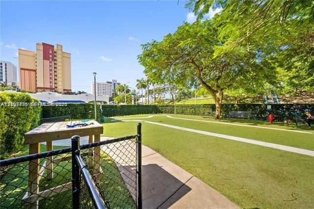 For Sale: $399,000 (2 beds, 2 baths, 1000 Square Feet)