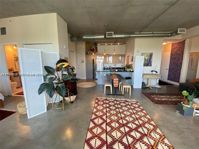For Sale: $399,000 (2 beds, 2 baths, 1000 Square Feet)
