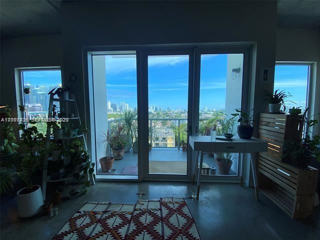For Sale: $399,000 (2 beds, 2 baths, 1000 Square Feet)