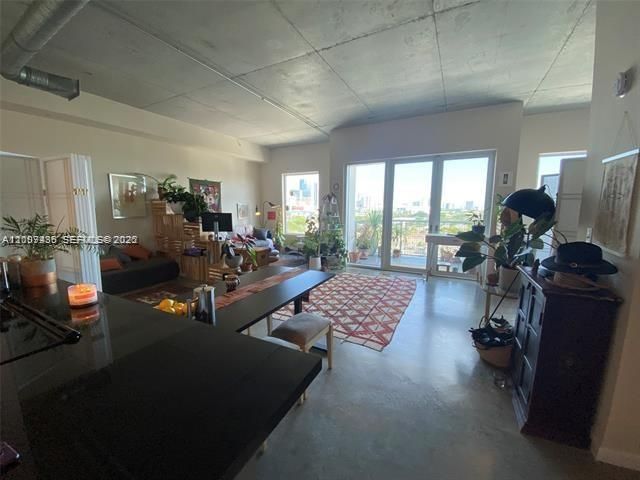 For Sale: $399,000 (2 beds, 2 baths, 1000 Square Feet)