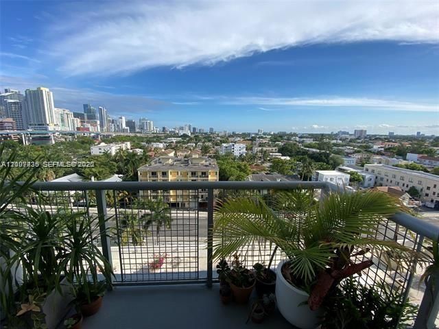 For Sale: $399,000 (2 beds, 2 baths, 1000 Square Feet)