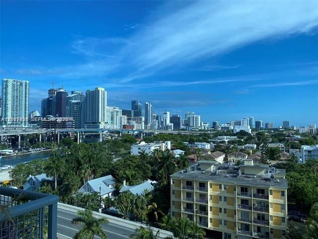 For Sale: $399,000 (2 beds, 2 baths, 1000 Square Feet)