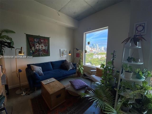 For Sale: $399,000 (2 beds, 2 baths, 1000 Square Feet)