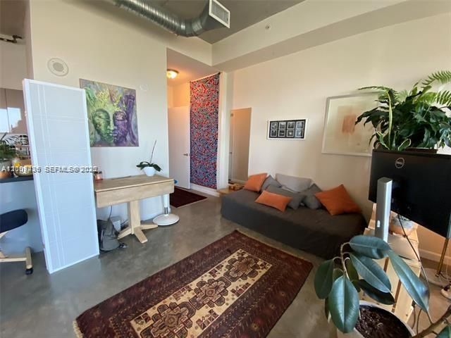 For Sale: $399,000 (2 beds, 2 baths, 1000 Square Feet)