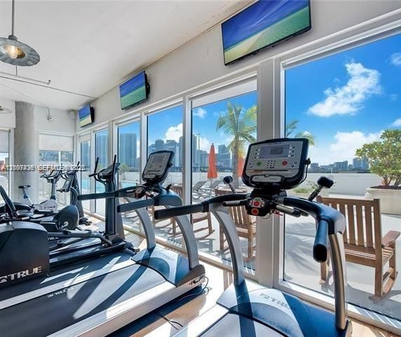 For Sale: $399,000 (2 beds, 2 baths, 1000 Square Feet)