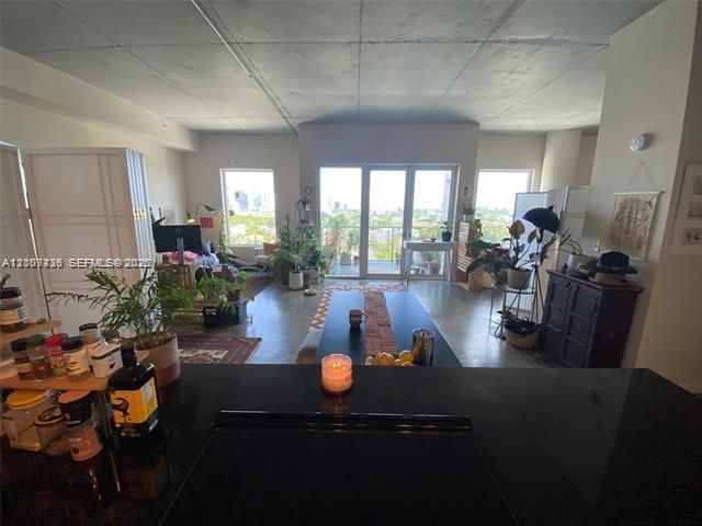 For Sale: $399,000 (2 beds, 2 baths, 1000 Square Feet)