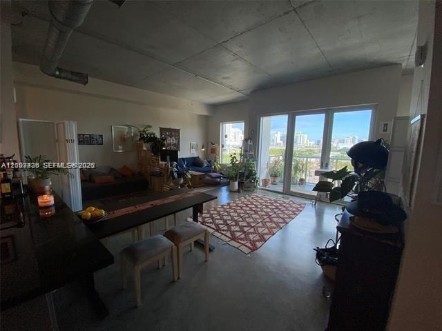 For Sale: $399,000 (2 beds, 2 baths, 1000 Square Feet)
