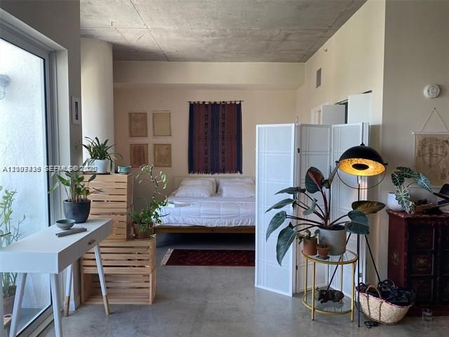 For Sale: $399,000 (2 beds, 2 baths, 1000 Square Feet)