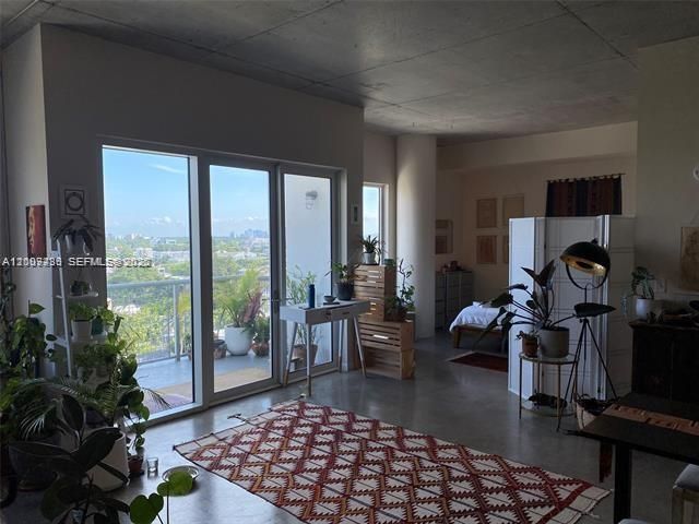 For Sale: $399,000 (2 beds, 2 baths, 1000 Square Feet)