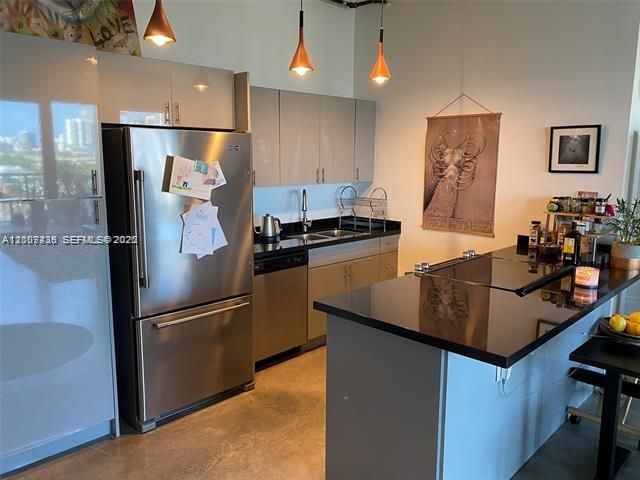 For Sale: $399,000 (2 beds, 2 baths, 1000 Square Feet)