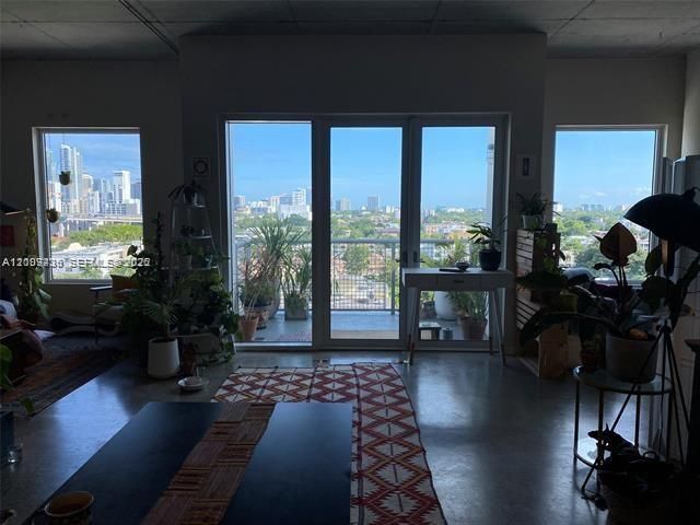 For Sale: $399,000 (2 beds, 2 baths, 1000 Square Feet)