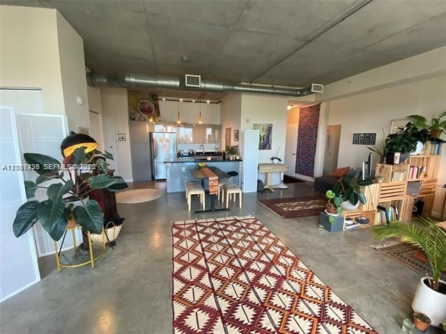 For Sale: $399,000 (2 beds, 2 baths, 1000 Square Feet)