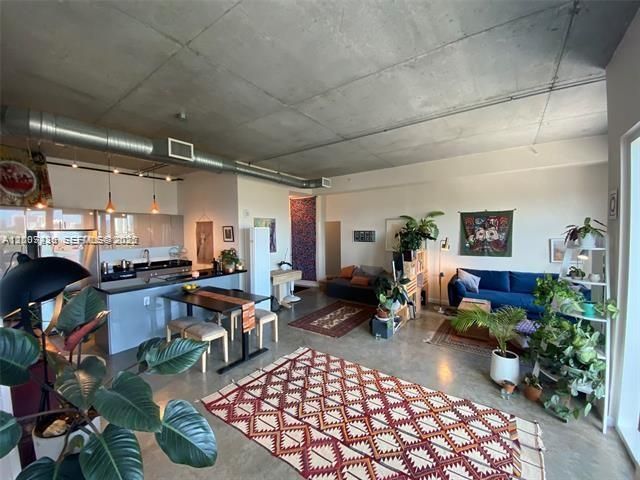 For Sale: $399,000 (2 beds, 2 baths, 1000 Square Feet)
