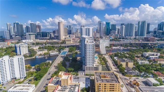 For Sale: $399,000 (2 beds, 2 baths, 1000 Square Feet)