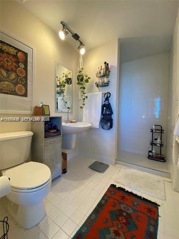 For Sale: $399,000 (2 beds, 2 baths, 1000 Square Feet)