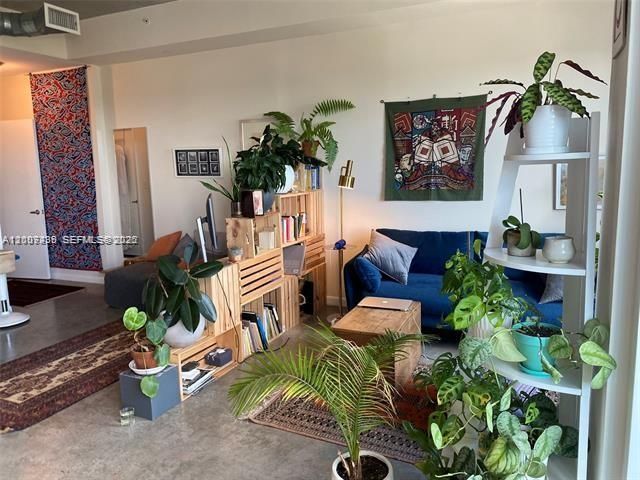 For Sale: $399,000 (2 beds, 2 baths, 1000 Square Feet)