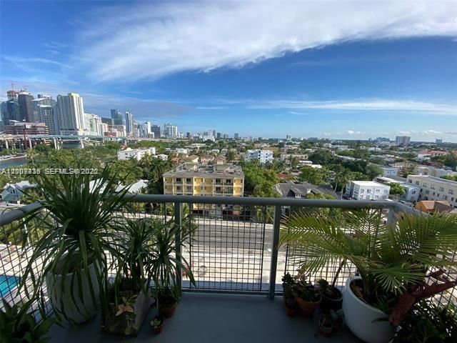 For Sale: $399,000 (2 beds, 2 baths, 1000 Square Feet)